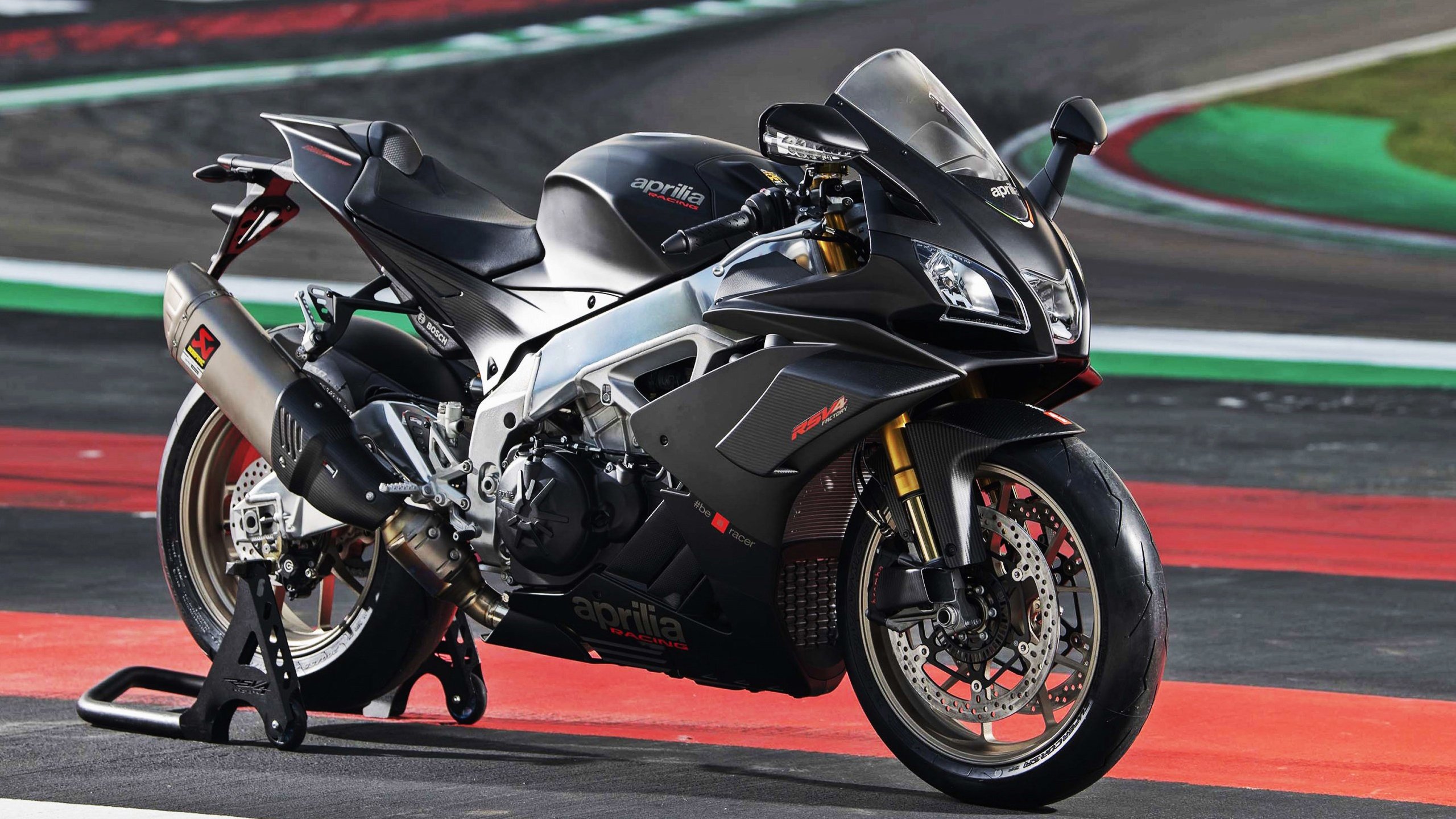 九游网游官网-巴黎圣日耳曼青训新星首次亮相，巴黎圣日耳曼训练