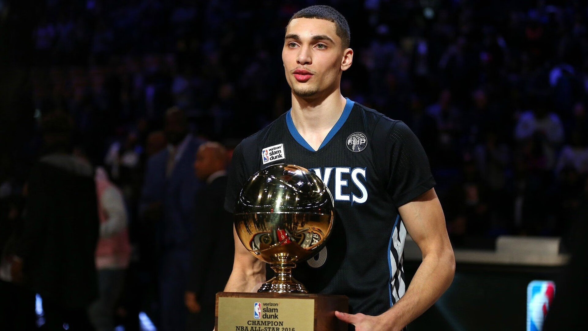 世界青年水上越野赛在珠海激烈展开